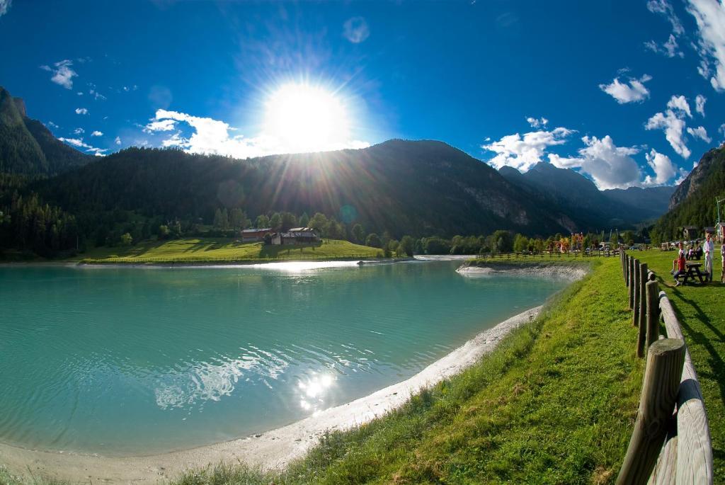 Laghetto Alpine Hotel & Restaurant บรุสซอน ภายนอก รูปภาพ