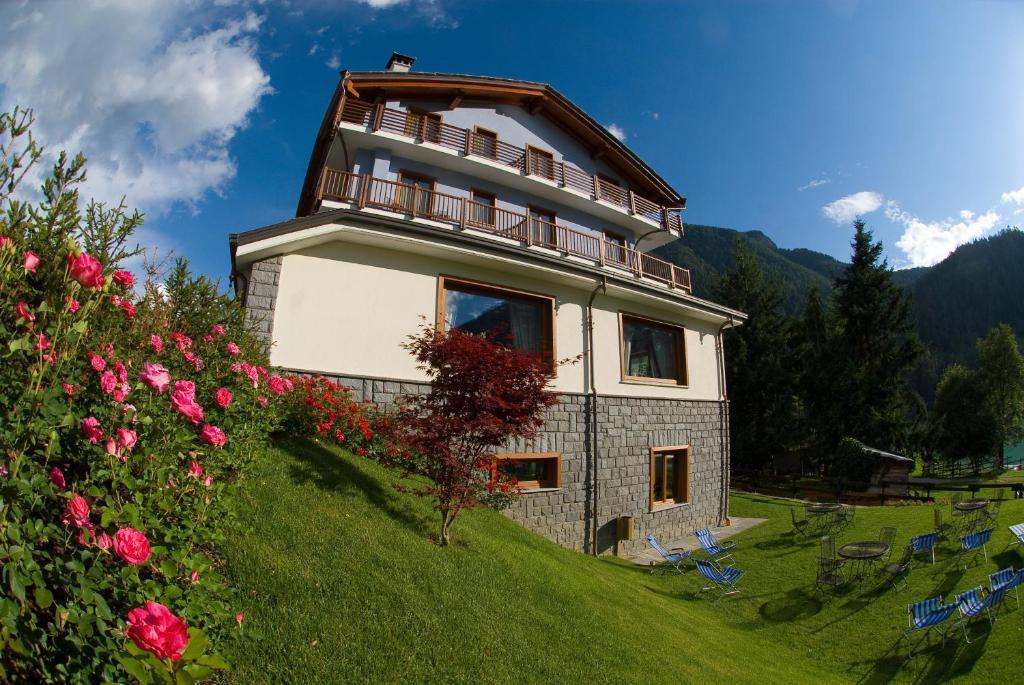 Laghetto Alpine Hotel & Restaurant บรุสซอน ภายนอก รูปภาพ