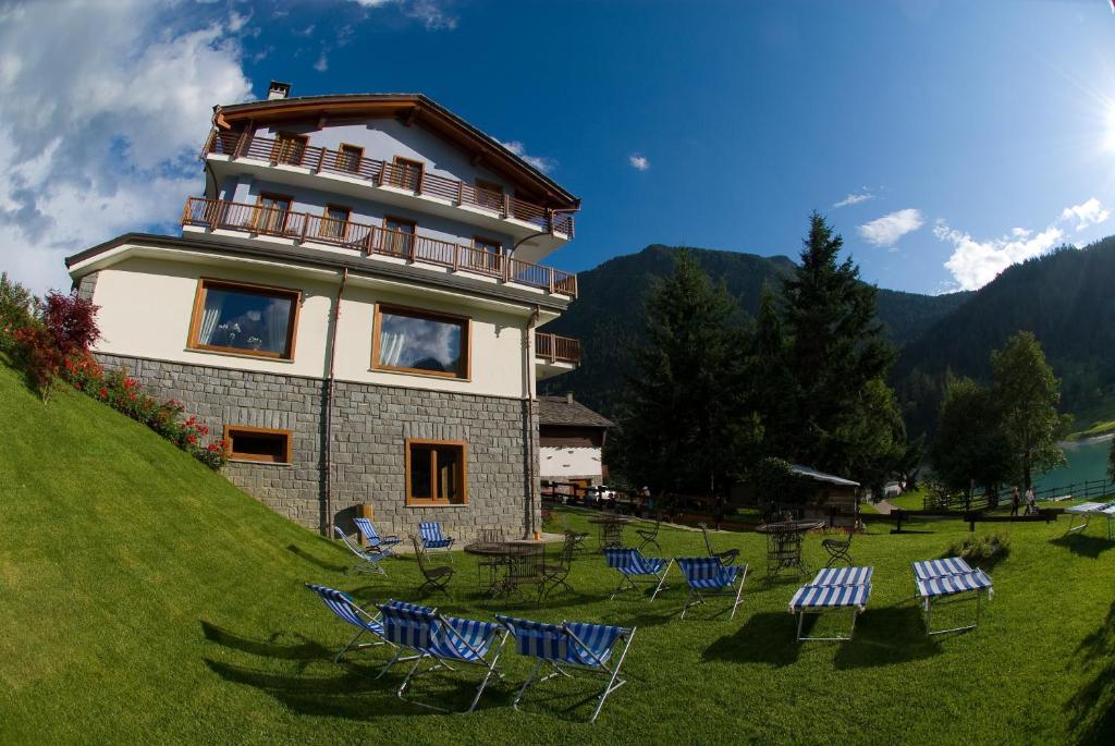 Laghetto Alpine Hotel & Restaurant บรุสซอน ภายนอก รูปภาพ
