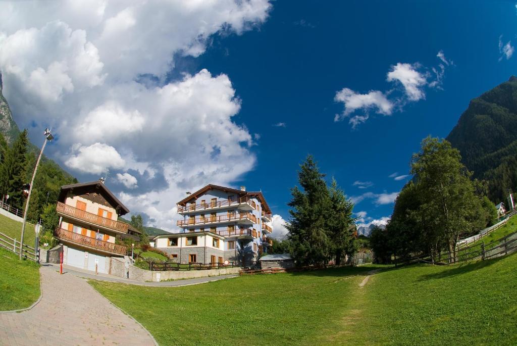 Laghetto Alpine Hotel & Restaurant บรุสซอน ภายนอก รูปภาพ