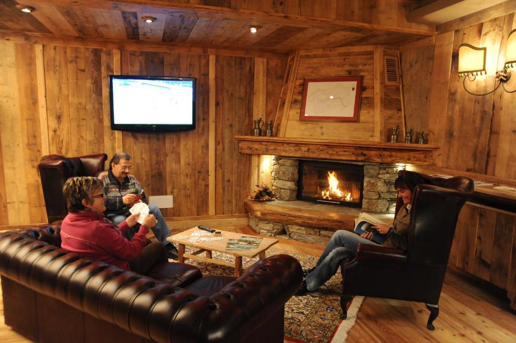 Laghetto Alpine Hotel & Restaurant บรุสซอน ภายนอก รูปภาพ